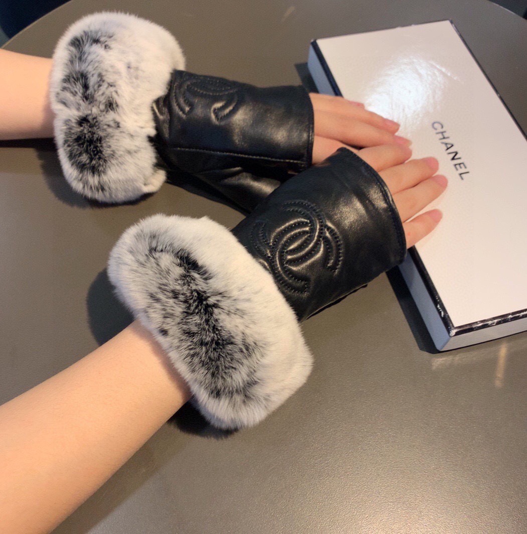 Chanel 香奈儿2025秋冬短款懒兔毛手套👍值得对比。。同款不同品质，秒杀市场差产品，进口一级羊皮➕