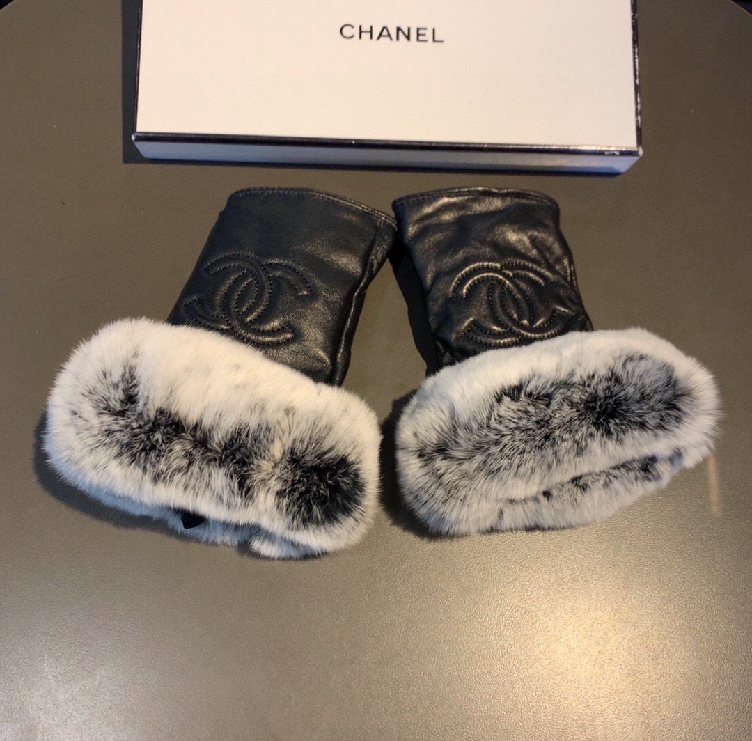 Chanel 香奈儿2025秋冬短款懒兔毛手套👍值得对比。。同款不同品质，秒杀市场差产品，进口一级羊皮➕