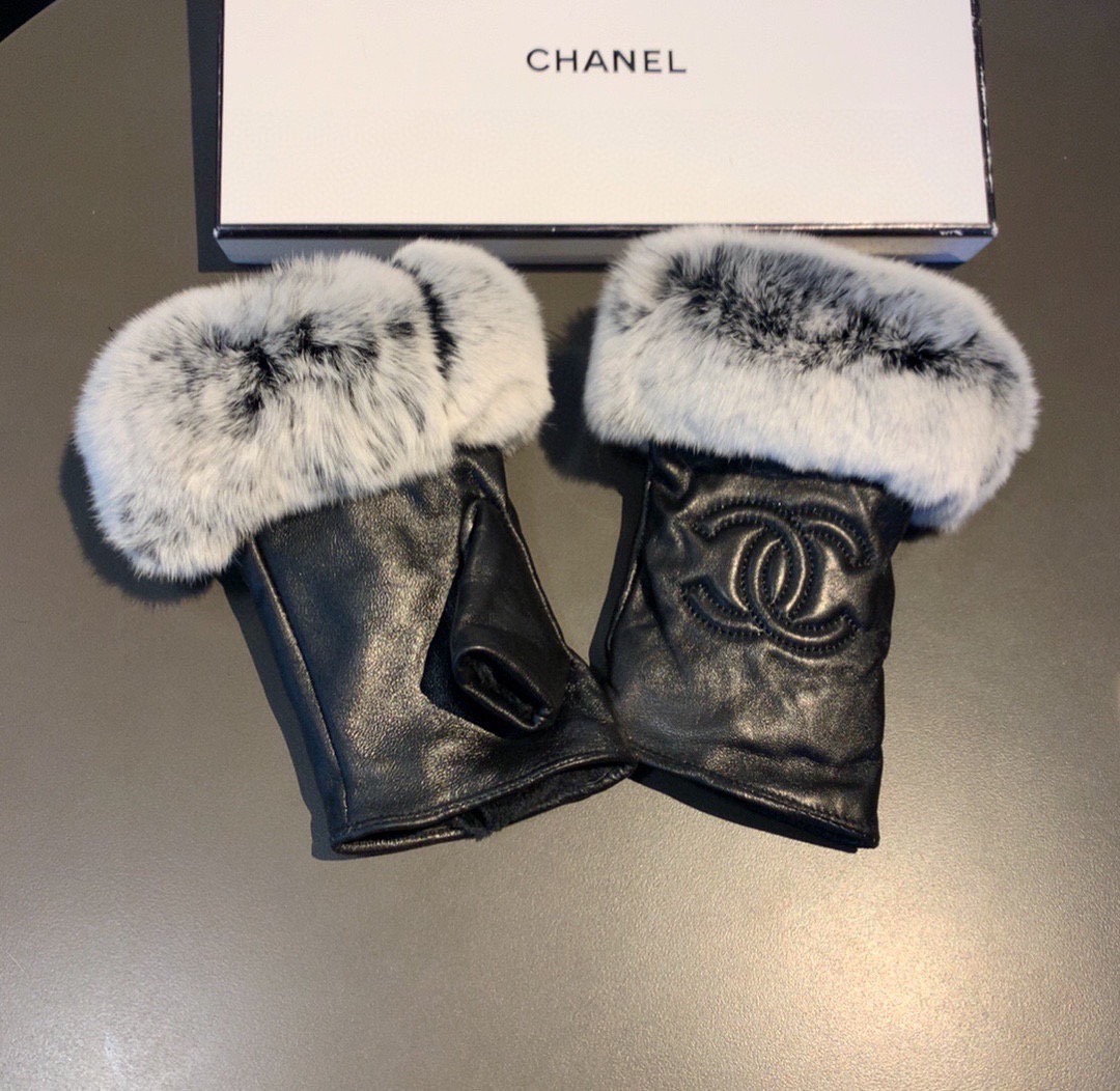 Chanel 香奈儿2025秋冬短款懒兔毛手套👍值得对比。。同款不同品质，秒杀市场差产品，进口一级羊皮➕
