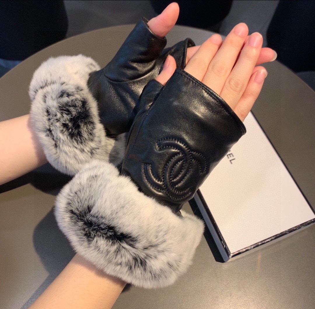 Chanel 香奈儿2025秋冬短款懒兔毛手套👍值得对比。。同款不同品质，秒杀市场差产品，进口一级羊皮➕