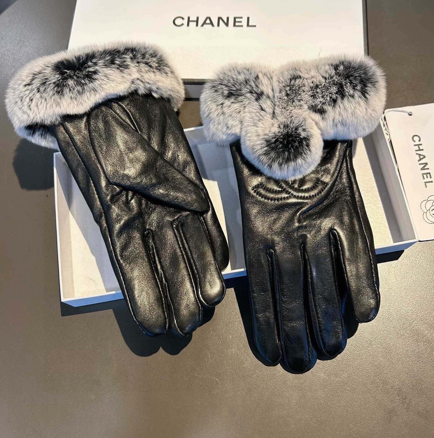 Chanel 香奈儿2025秋冬懒兔毛羊皮手套👍值得对比。。同款不同品质，秒杀市场差产品，进口一级羊皮➕