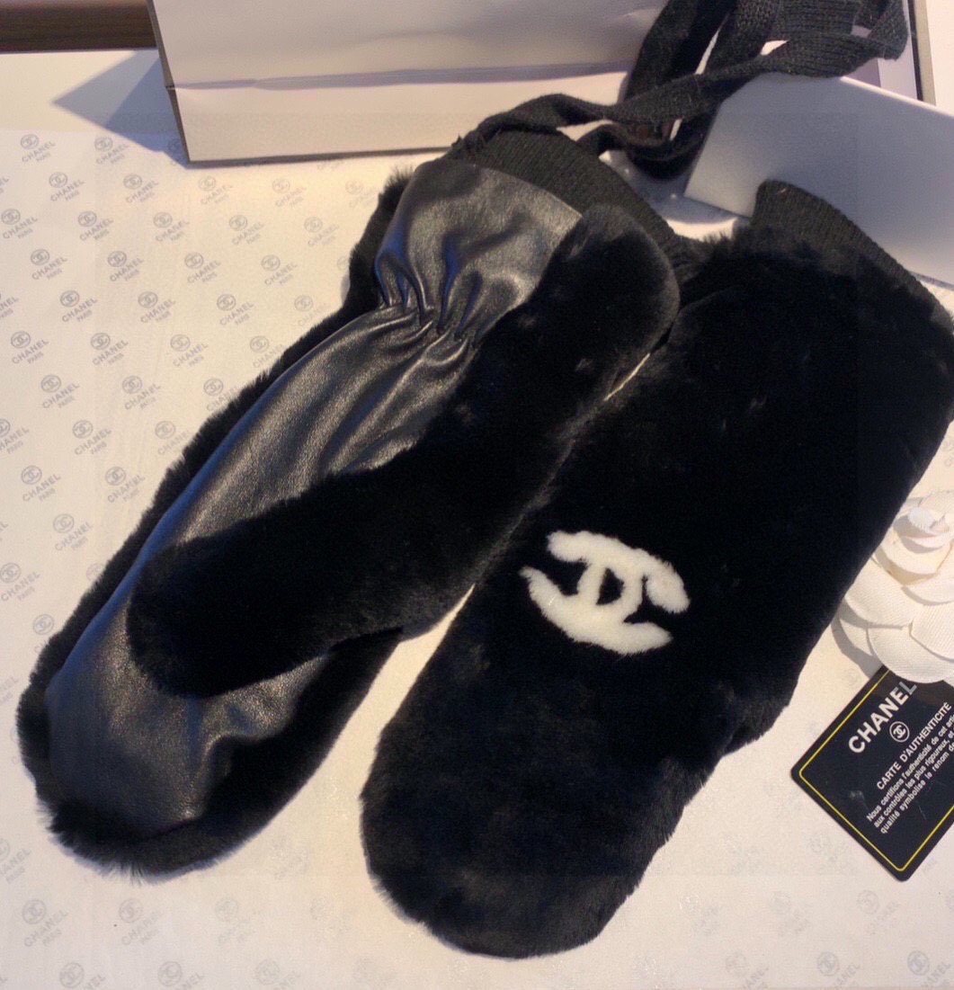 （带子可以拆下）Chanel 香奈儿2025秋冬懒兔毛长款羊皮手套👍手机触屏，值得对比。。同款不同品质，