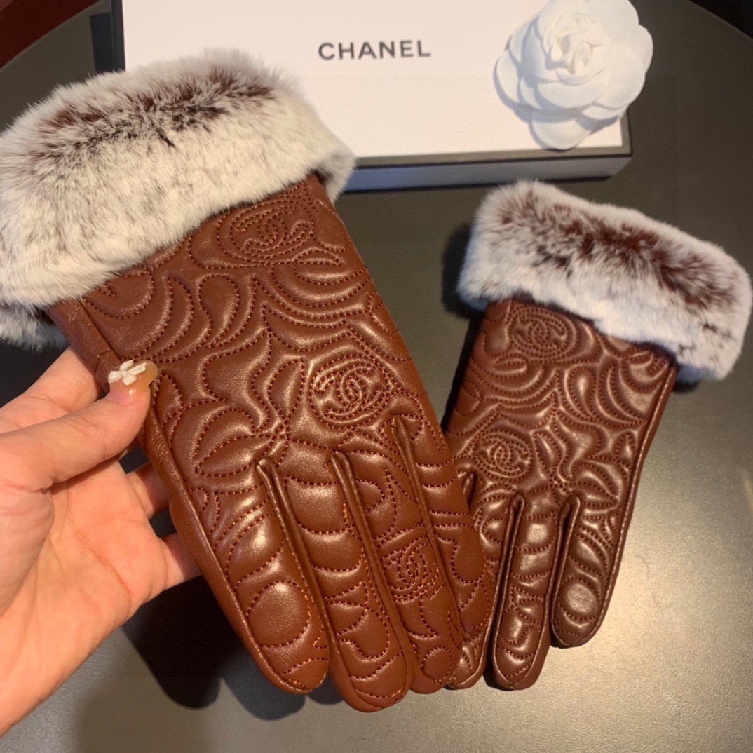 Chanel 香奈儿2025秋冬懒兔毛乱绣💐羊皮手套👍手机触屏，值得对比。。同款不同品质，秒杀市场差产品