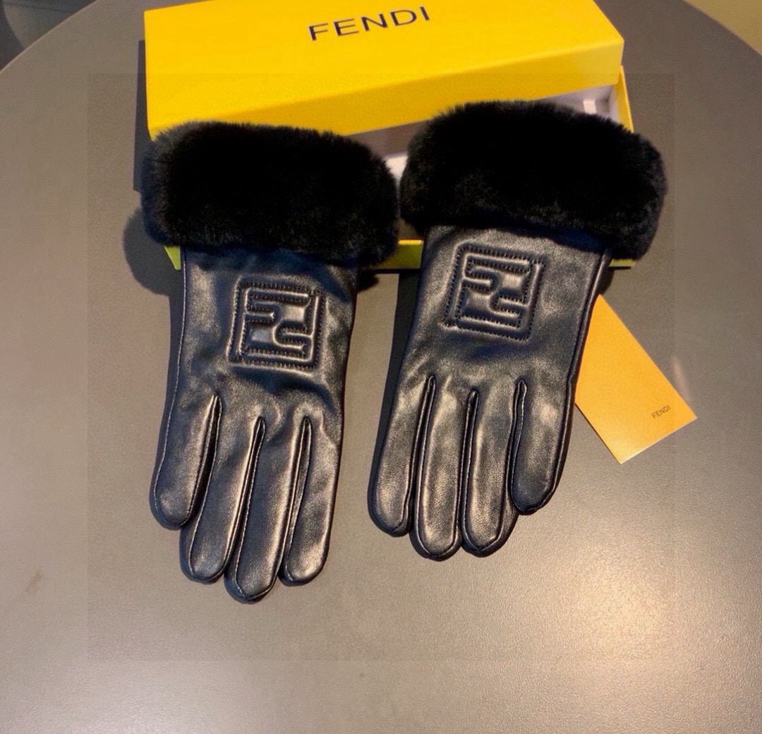 芬迪FENDI✨2025秋冬懒兔毛羊皮刺绣手套👍手机触屏，值得对比。。同款不同品质，秒杀市场差产品，进口