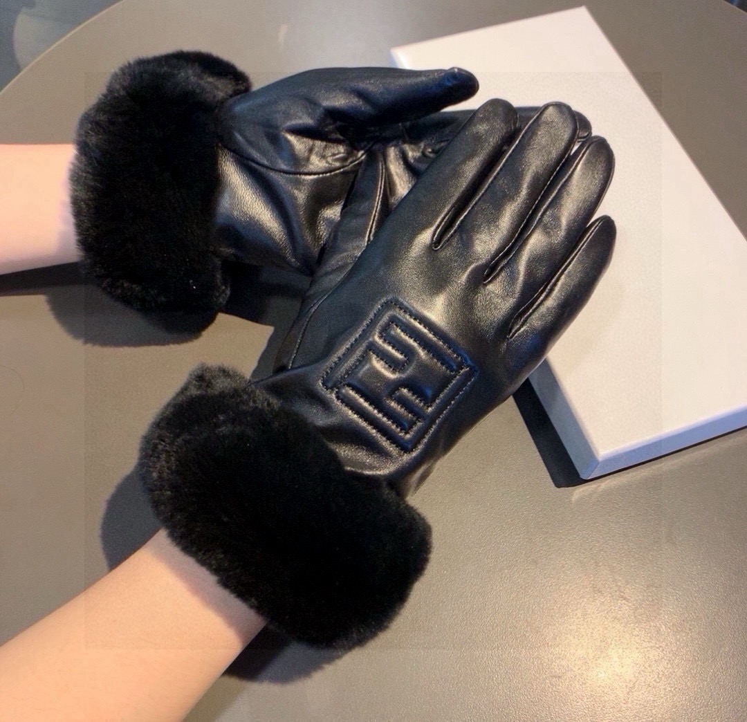 芬迪FENDI✨2025秋冬懒兔毛羊皮刺绣手套👍手机触屏，值得对比。。同款不同品质，秒杀市场差产品，进口