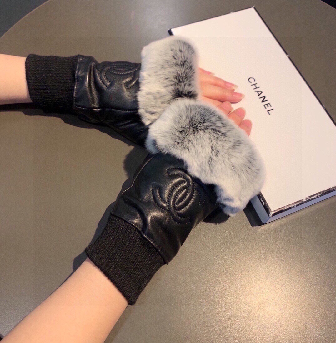 Chanel 香奈儿2025秋冬短款懒兔毛速口羊毛手套👍值得对比。。同款不同品质，秒杀市场差产品，进口一