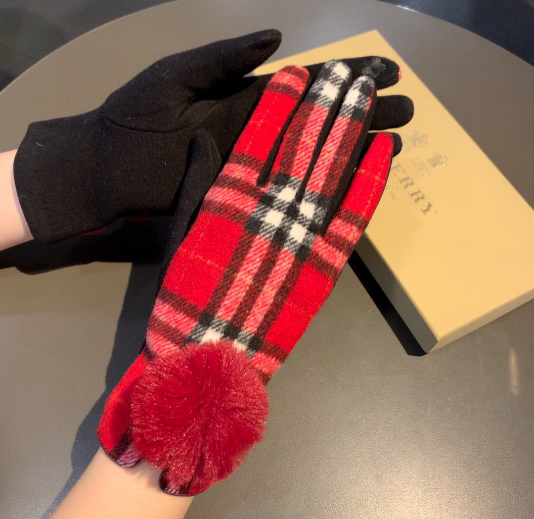 巴宝莉BURBERRY 专柜新品羊毛手套，时尚手套，秋冬保暖加绒内里，经典格子，上手超舒适柔软、百搭！均