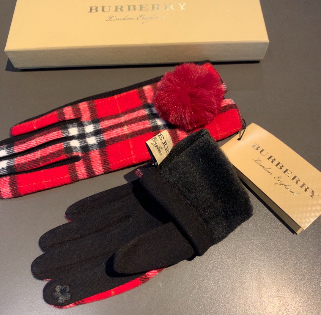 巴宝莉BURBERRY 专柜新品羊毛手套，时尚手套，秋冬保暖加绒内里，经典格子，上手超舒适柔软、百搭！均