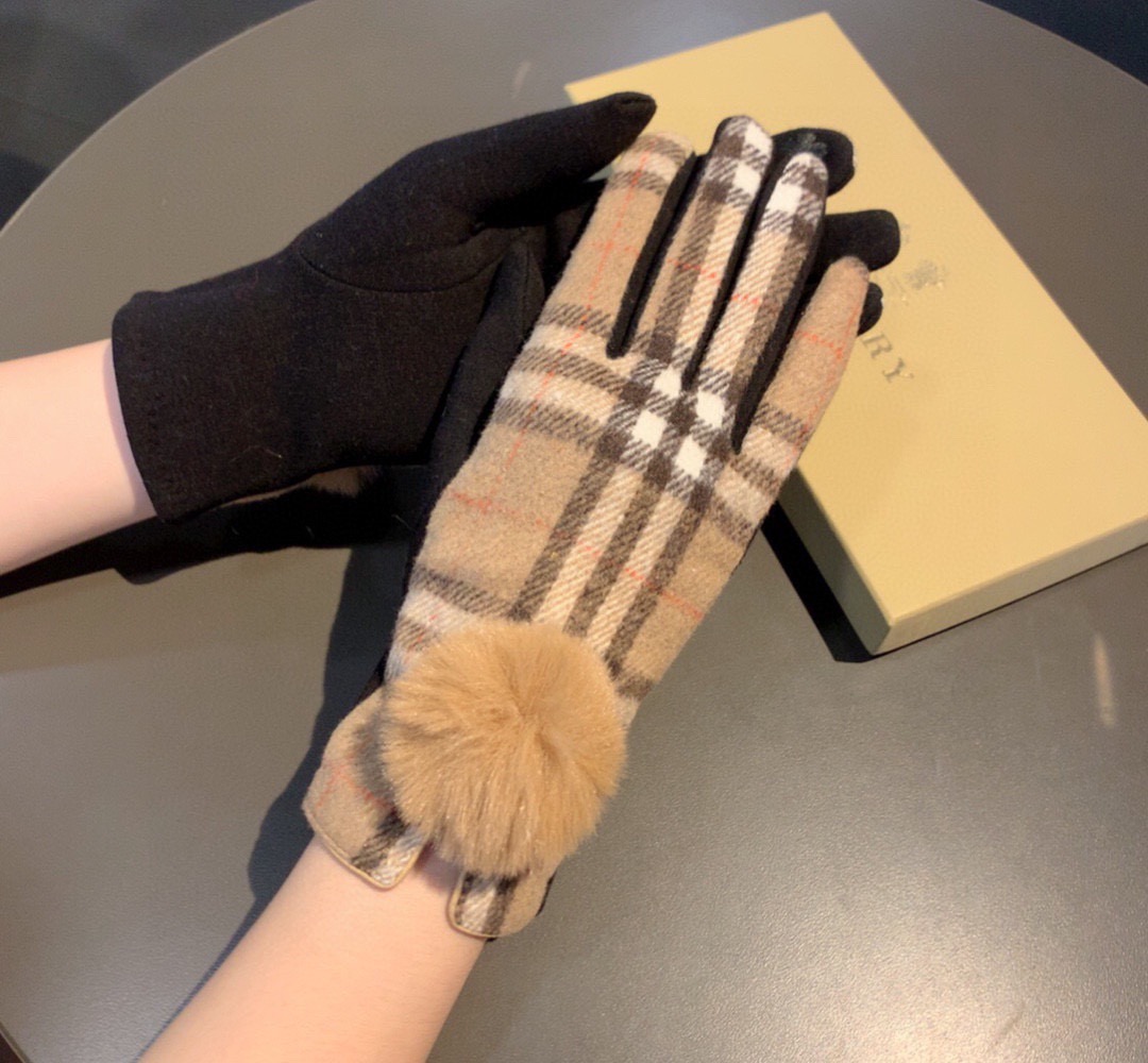巴宝莉BURBERRY 专柜新品羊毛手套，时尚手套，秋冬保暖加绒内里，经典格子，上手超舒适柔软、百搭！均