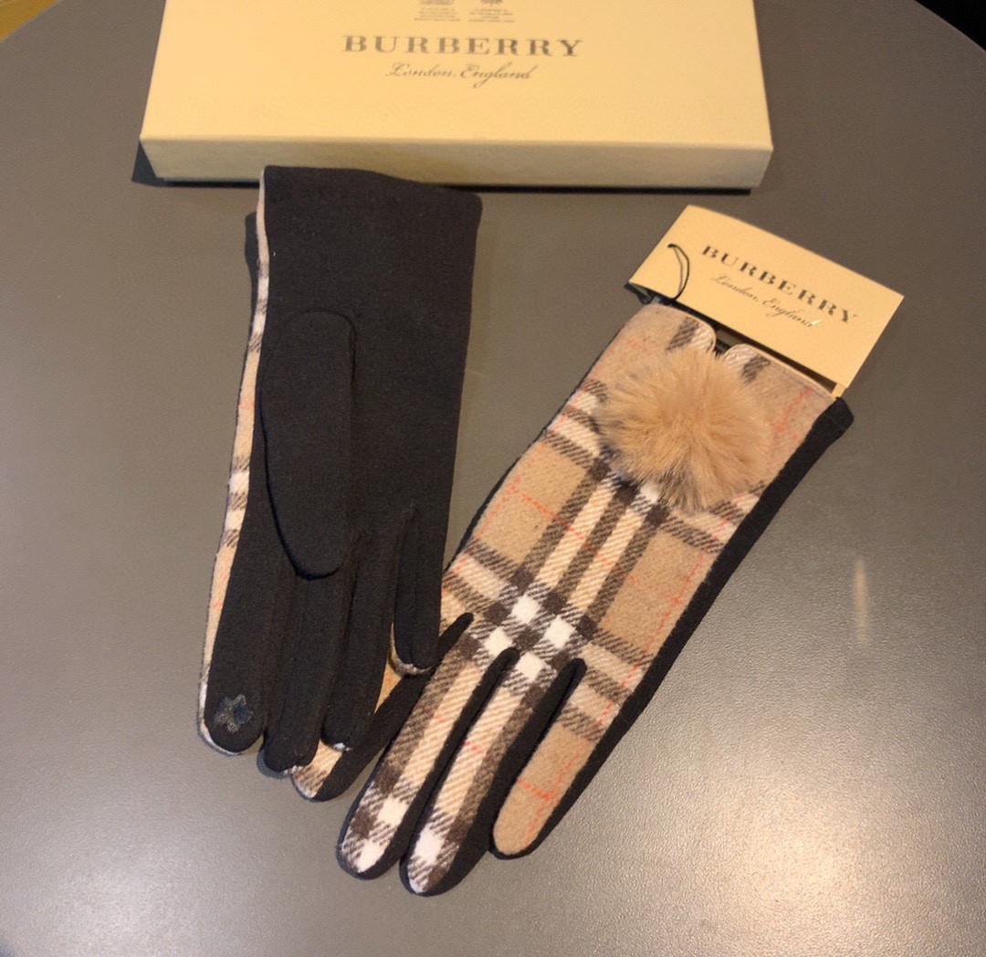 巴宝莉BURBERRY 专柜新品羊毛手套，时尚手套，秋冬保暖加绒内里，经典格子，上手超舒适柔软、百搭！均
