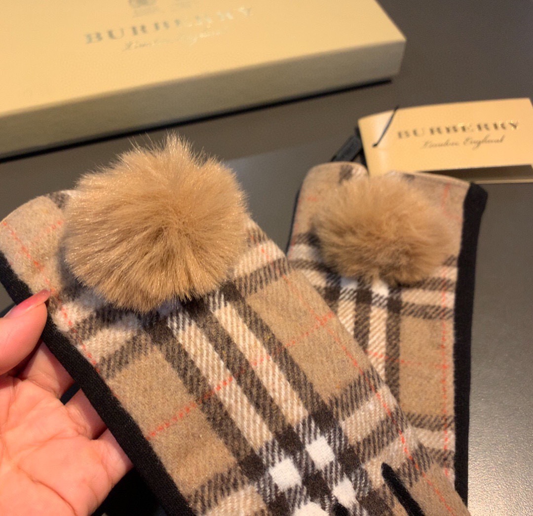 巴宝莉BURBERRY 专柜新品羊毛手套，时尚手套，秋冬保暖加绒内里，经典格子，上手超舒适柔软、百搭！均
