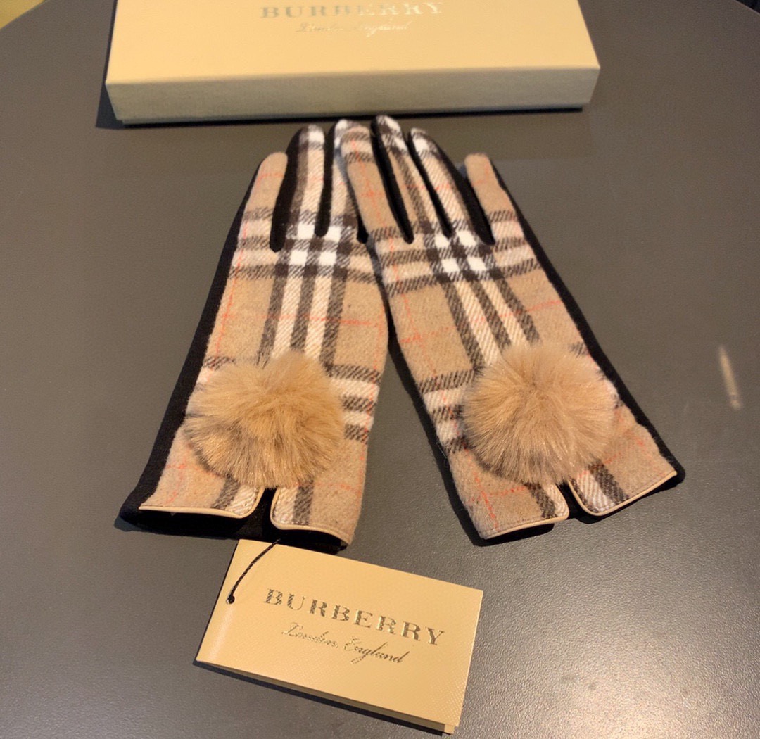 巴宝莉BURBERRY 专柜新品羊毛手套，时尚手套，秋冬保暖加绒内里，经典格子，上手超舒适柔软、百搭！均