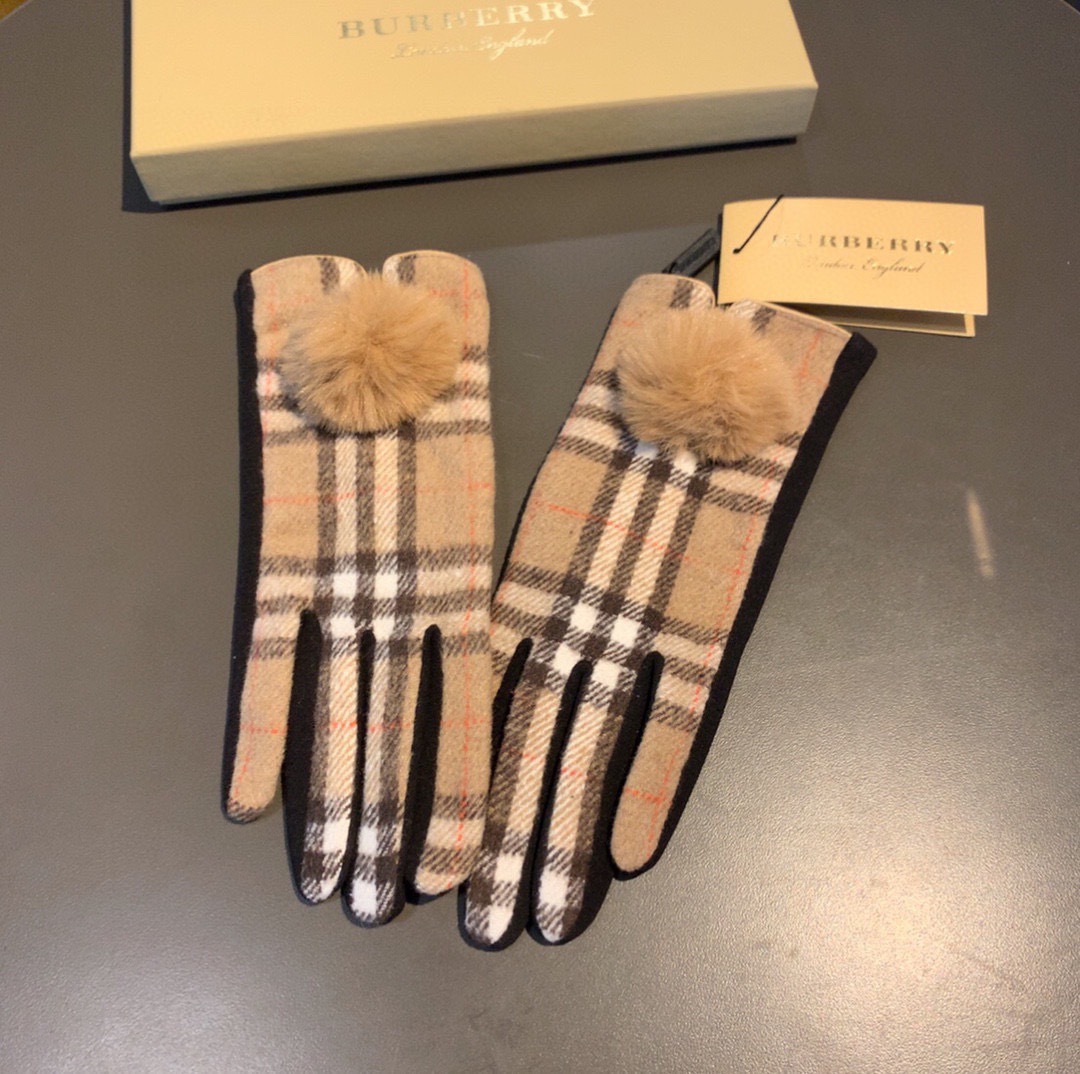 巴宝莉BURBERRY 专柜新品羊毛手套，时尚手套，秋冬保暖加绒内里，经典格子，上手超舒适柔软、百搭！均