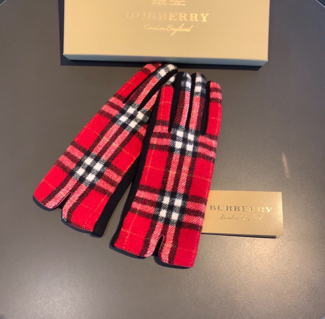 巴宝莉BURBERRY 专柜新品羊毛手套，时尚手套，秋冬保暖加绒内里，经典格子，上手超舒适柔软、百搭！均