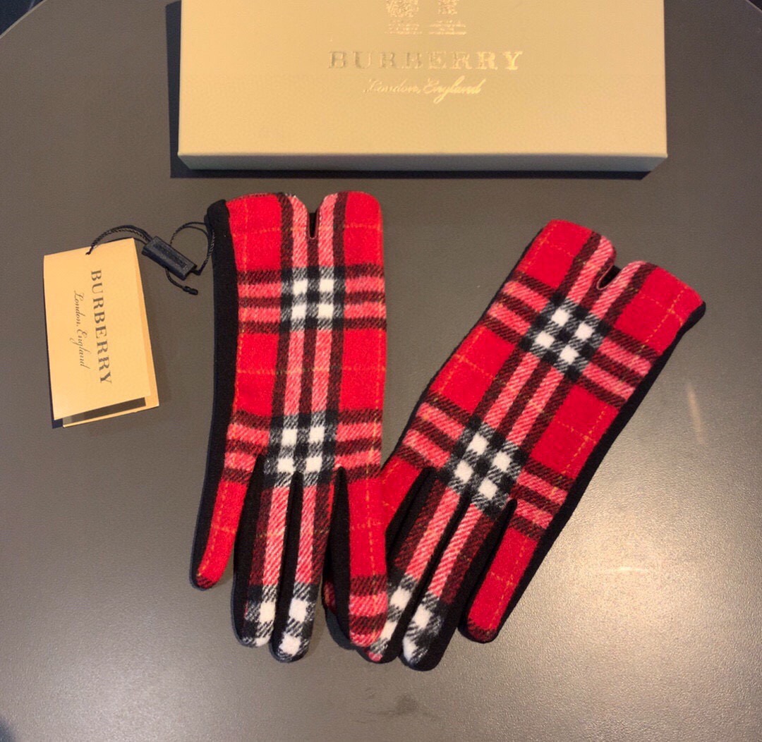 巴宝莉BURBERRY 专柜新品羊毛手套，时尚手套，秋冬保暖加绒内里，经典格子，上手超舒适柔软、百搭！均