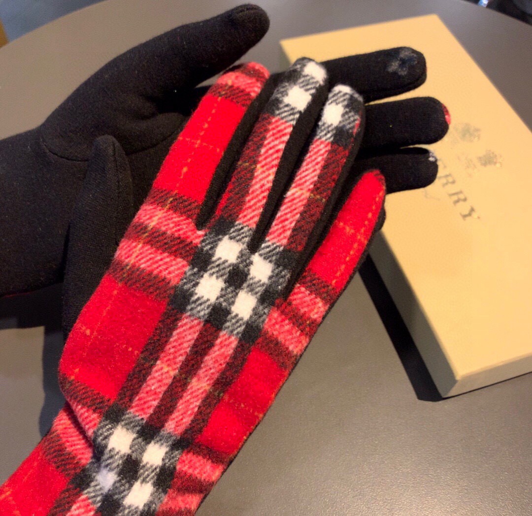 巴宝莉BURBERRY 专柜新品羊毛手套，时尚手套，秋冬保暖加绒内里，经典格子，上手超舒适柔软、百搭！均