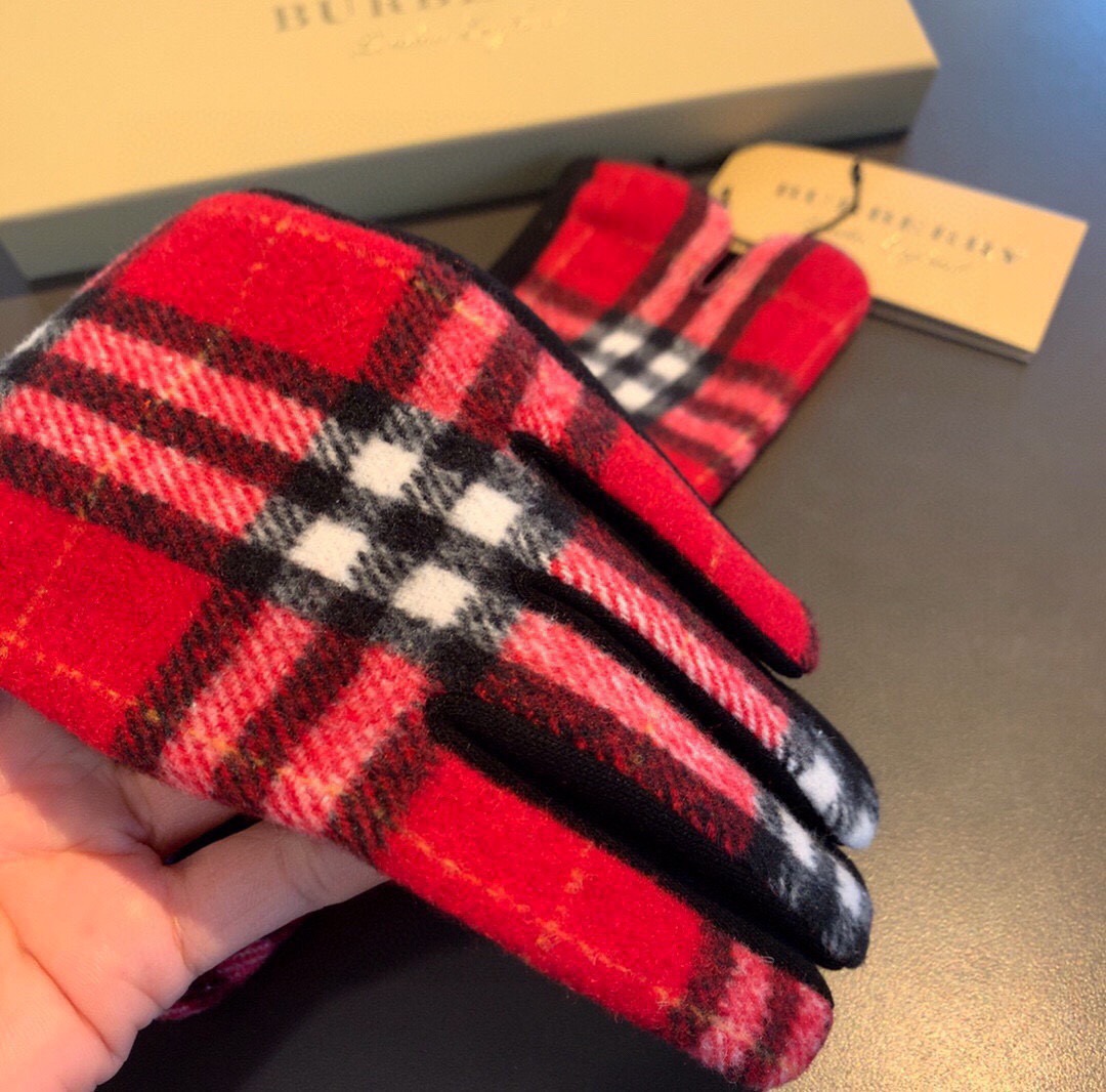 巴宝莉BURBERRY 专柜新品羊毛手套，时尚手套，秋冬保暖加绒内里，经典格子，上手超舒适柔软、百搭！均
