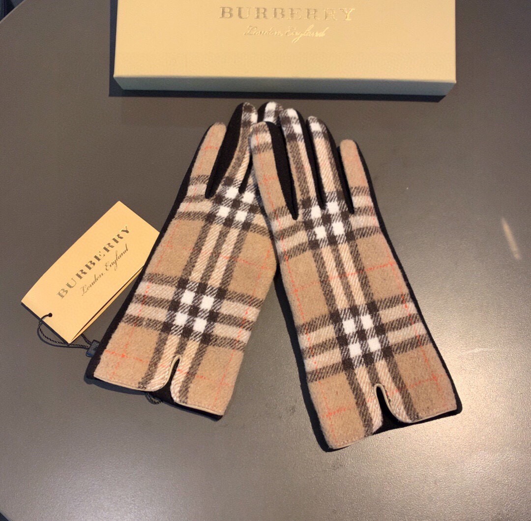 巴宝莉BURBERRY 专柜新品羊毛手套，时尚手套，秋冬保暖加绒内里，经典格子，上手超舒适柔软、百搭！均