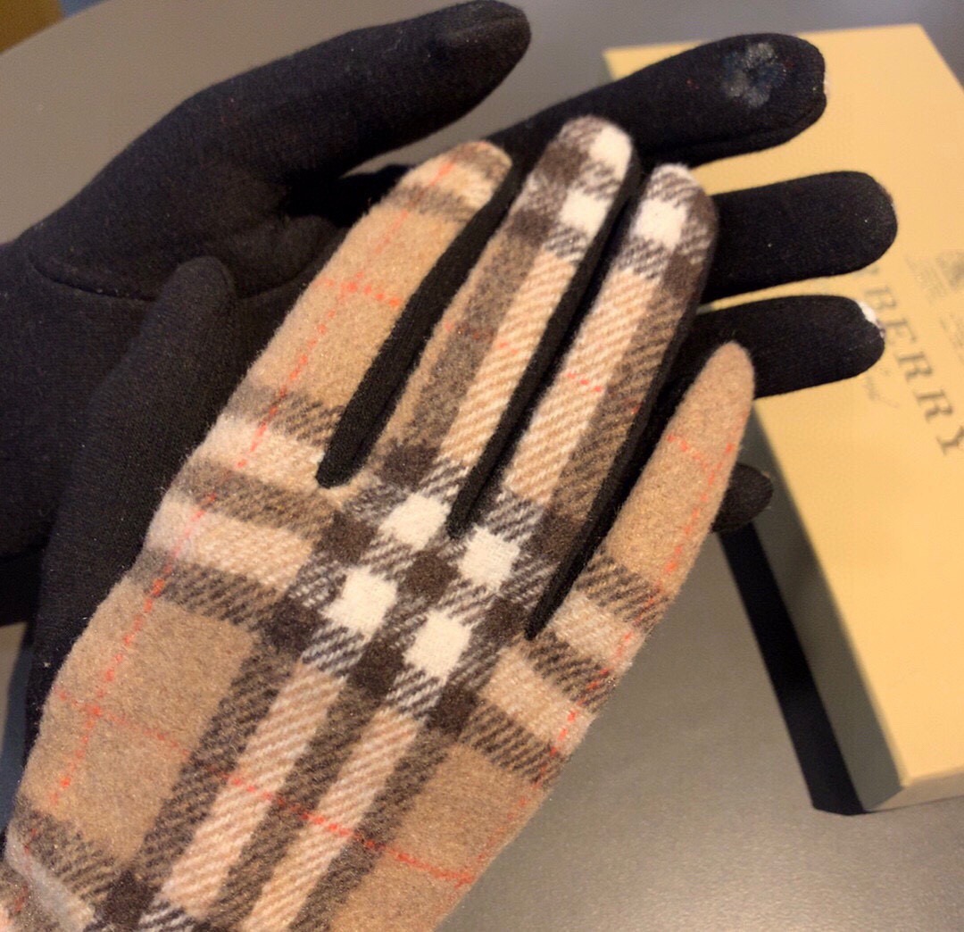 巴宝莉BURBERRY 专柜新品羊毛手套，时尚手套，秋冬保暖加绒内里，经典格子，上手超舒适柔软、百搭！均