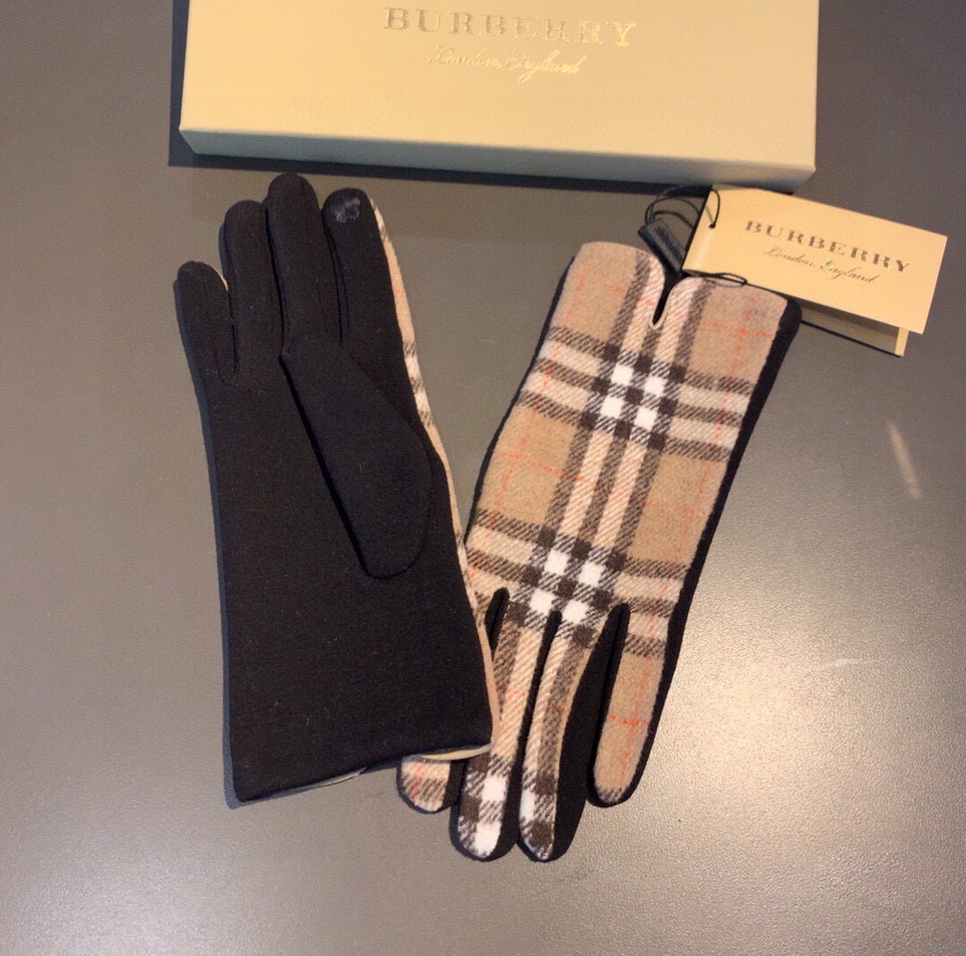 巴宝莉BURBERRY 专柜新品羊毛手套，时尚手套，秋冬保暖加绒内里，经典格子，上手超舒适柔软、百搭！均