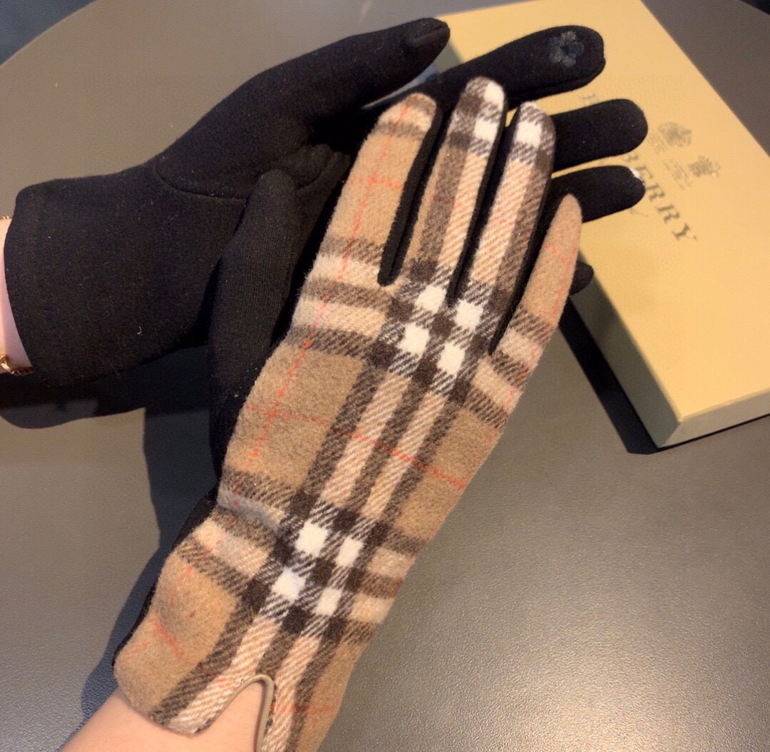 巴宝莉BURBERRY 专柜新品羊毛手套，时尚手套，秋冬保暖加绒内里，经典格子，上手超舒适柔软、百搭！均