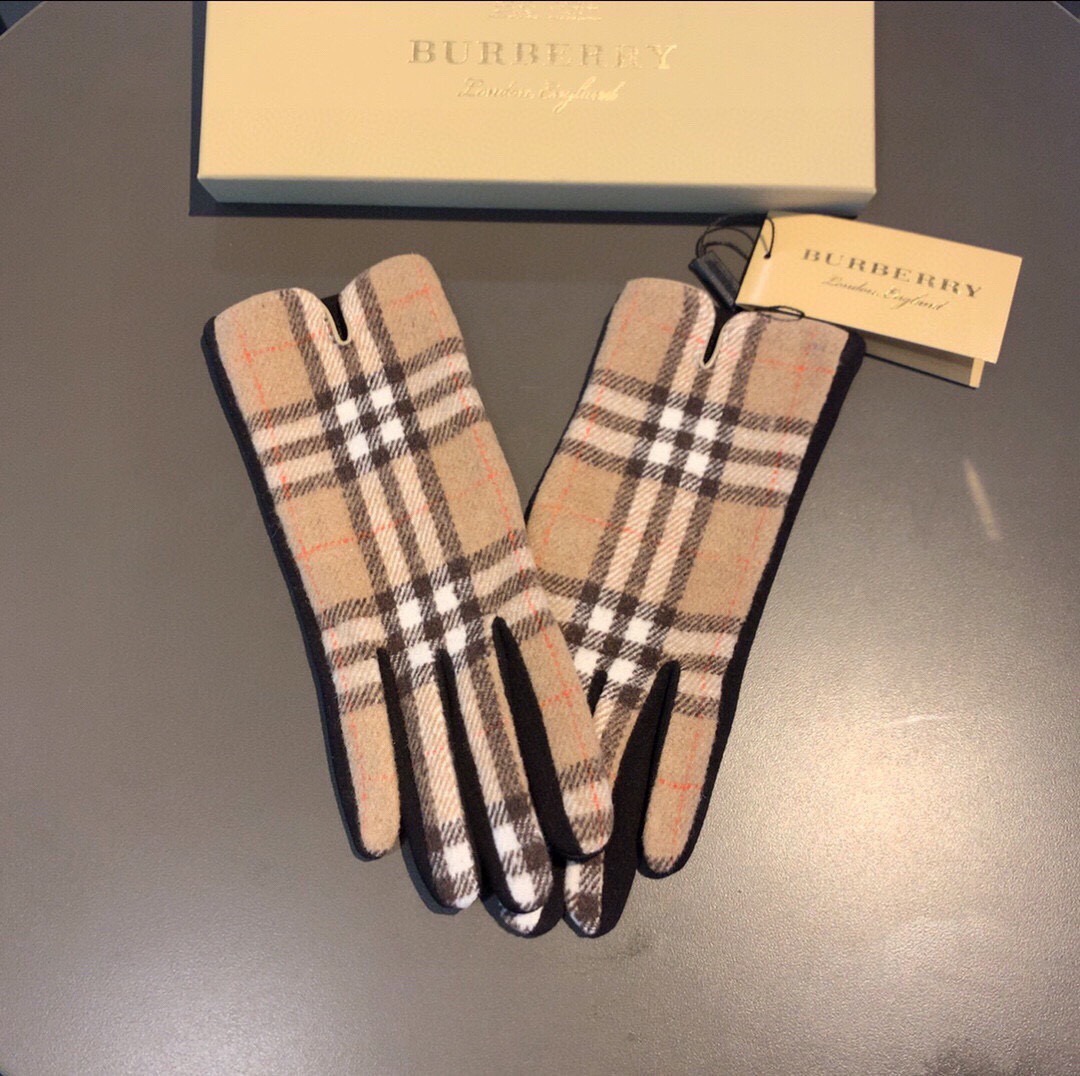 巴宝莉BURBERRY 专柜新品羊毛手套，时尚手套，秋冬保暖加绒内里，经典格子，上手超舒适柔软、百搭！均