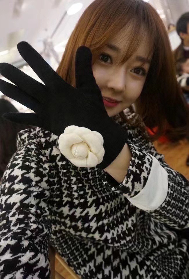 2025新款Chanel香奈儿专柜新品羊毛手套，时尚手套，秋冬保暖加绒内里，上手超舒适柔软、百搭！均码