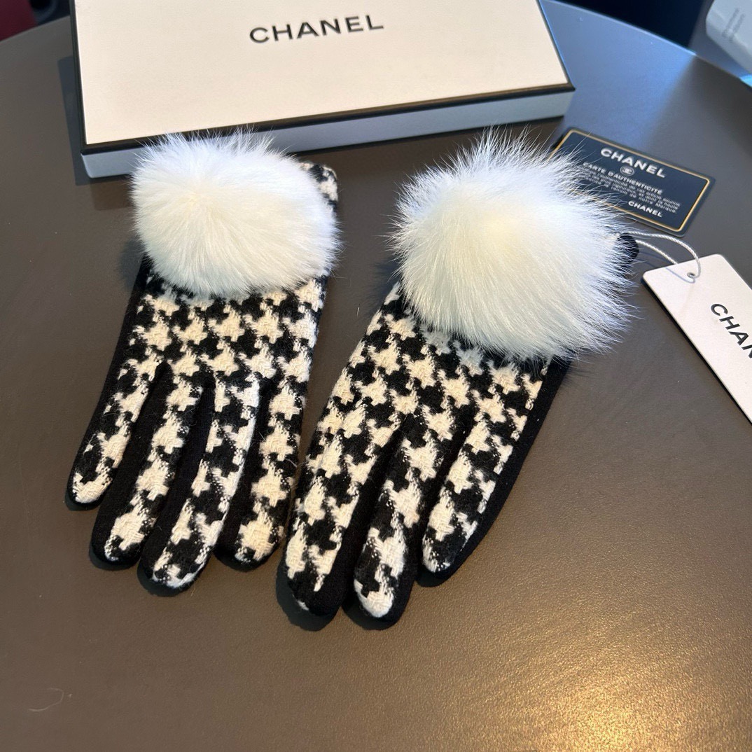 Chanel香奈儿专柜新品羊毛手套，时尚手套，秋冬保暖加绒内里，超仙山茶花，上手超舒适柔软、百搭！均码
