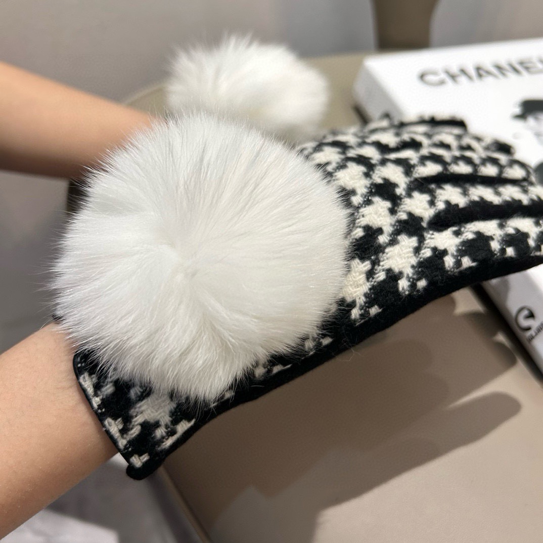 Chanel香奈儿专柜新品羊毛手套，时尚手套，秋冬保暖加绒内里，超仙山茶花，上手超舒适柔软、百搭！均码