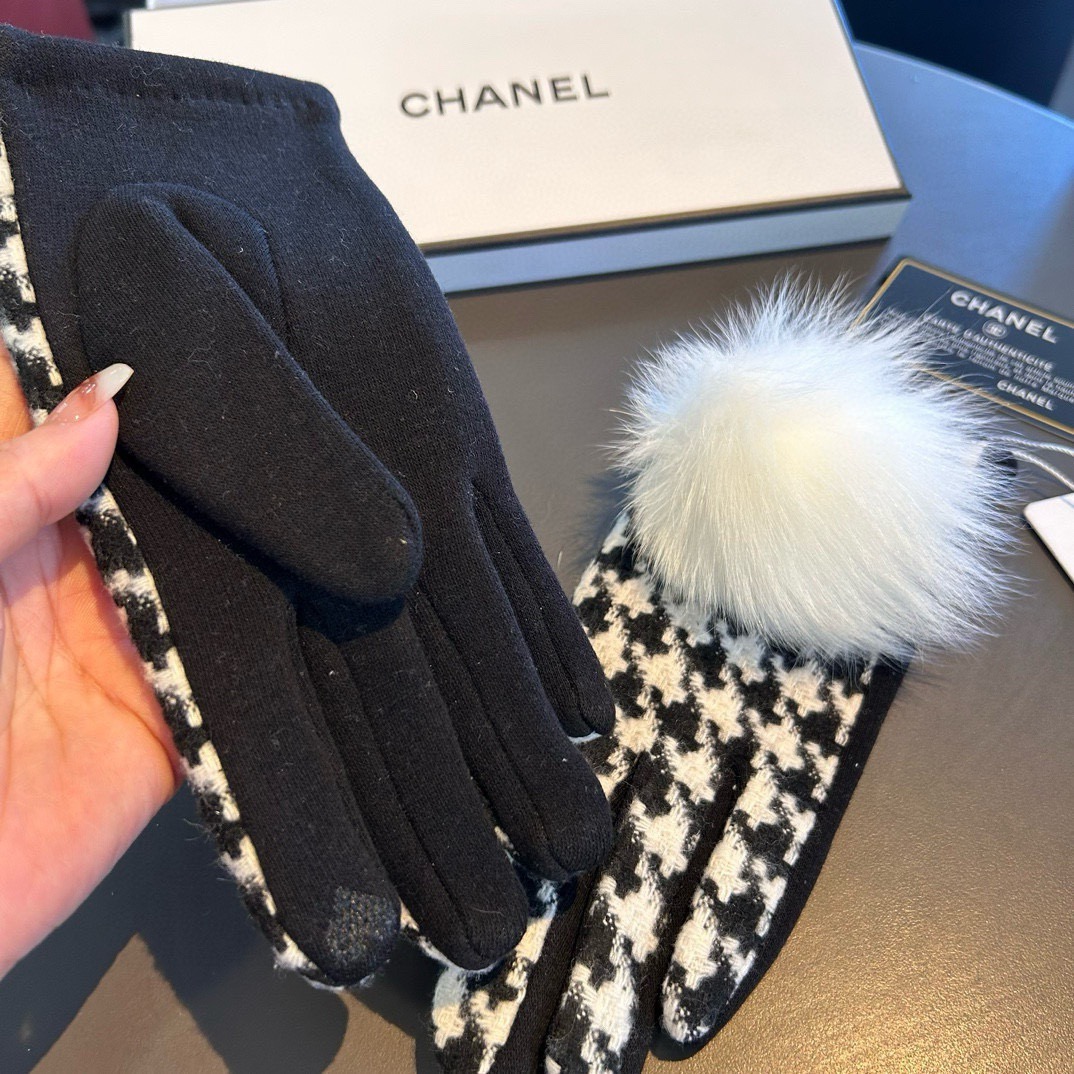 Chanel香奈儿专柜新品羊毛手套，时尚手套，秋冬保暖加绒内里，超仙山茶花，上手超舒适柔软、百搭！均码