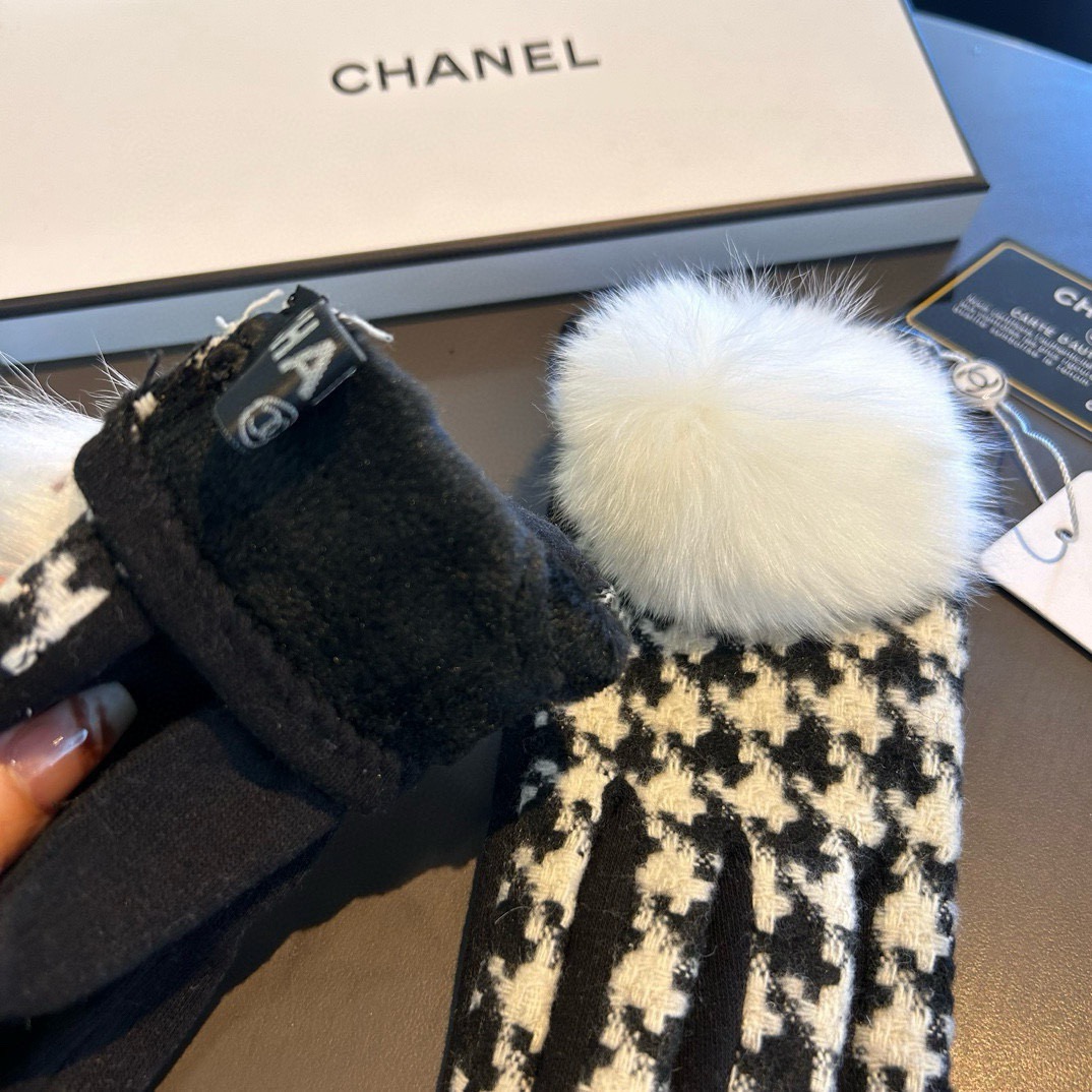 Chanel香奈儿专柜新品羊毛手套，时尚手套，秋冬保暖加绒内里，超仙山茶花，上手超舒适柔软、百搭！均码