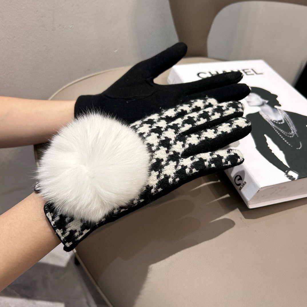 Chanel香奈儿专柜新品羊毛手套，时尚手套，秋冬保暖加绒内里，超仙山茶花，上手超舒适柔软、百搭！均码