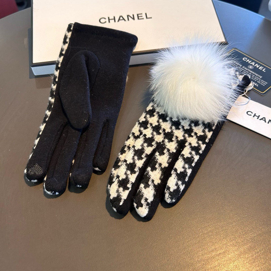 Chanel香奈儿专柜新品羊毛手套，时尚手套，秋冬保暖加绒内里，超仙山茶花，上手超舒适柔软、百搭！均码