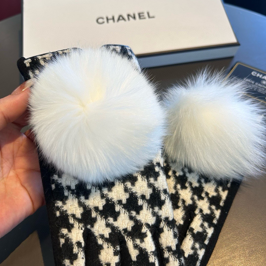 Chanel香奈儿专柜新品羊毛手套，时尚手套，秋冬保暖加绒内里，超仙山茶花，上手超舒适柔软、百搭！均码