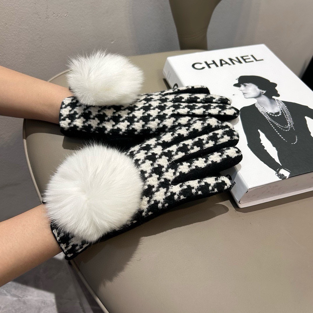 Chanel香奈儿专柜新品羊毛手套，时尚手套，秋冬保暖加绒内里，超仙山茶花，上手超舒适柔软、百搭！均码