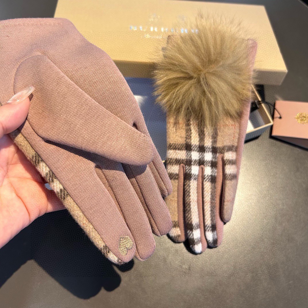巴宝莉BURBERRY 专柜新品羊毛手套，时尚手套，秋冬保暖加绒内里，经典格子，上手超舒适柔软、百搭！均