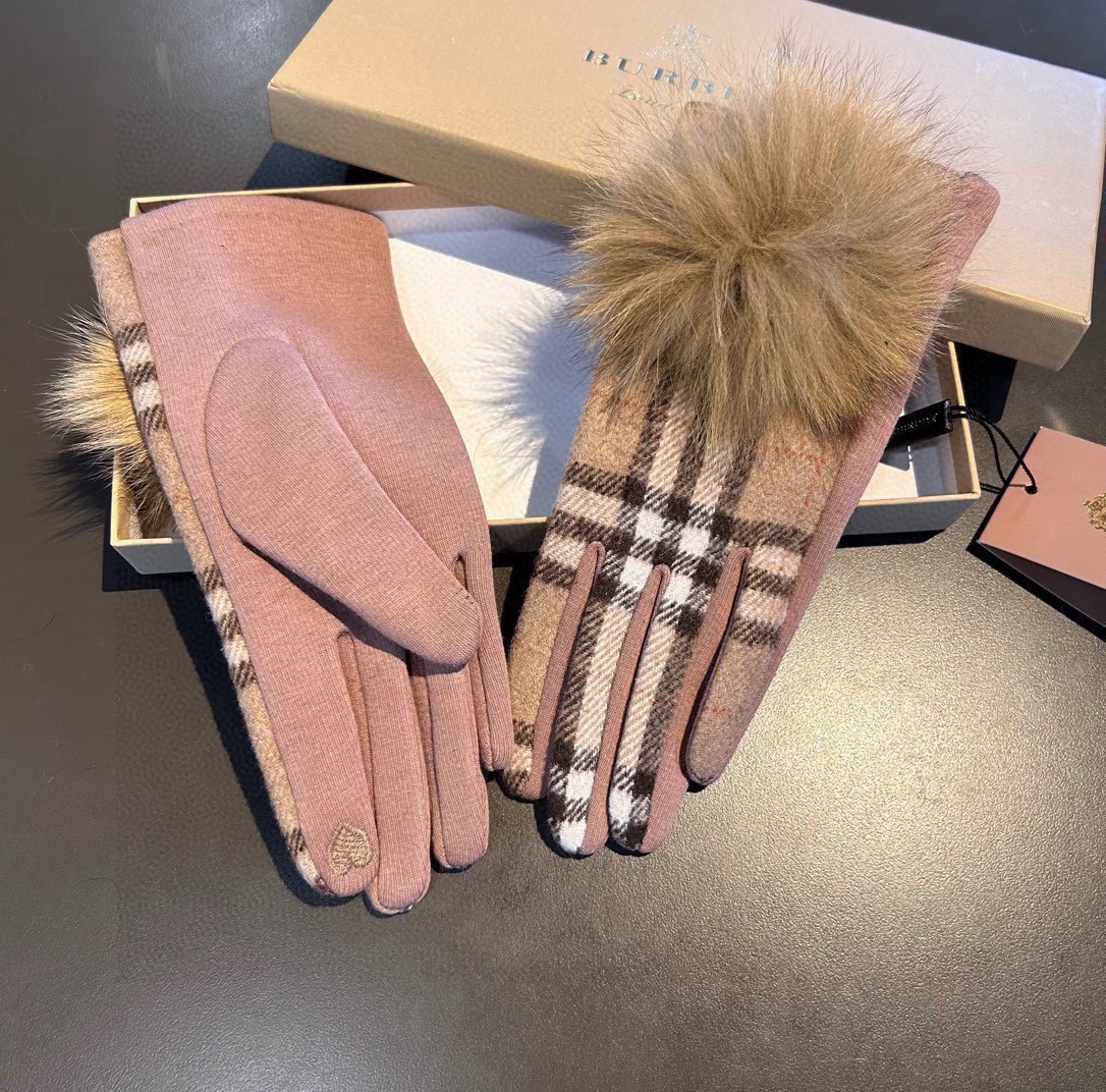 巴宝莉BURBERRY 专柜新品羊毛手套，时尚手套，秋冬保暖加绒内里，经典格子，上手超舒适柔软、百搭！均