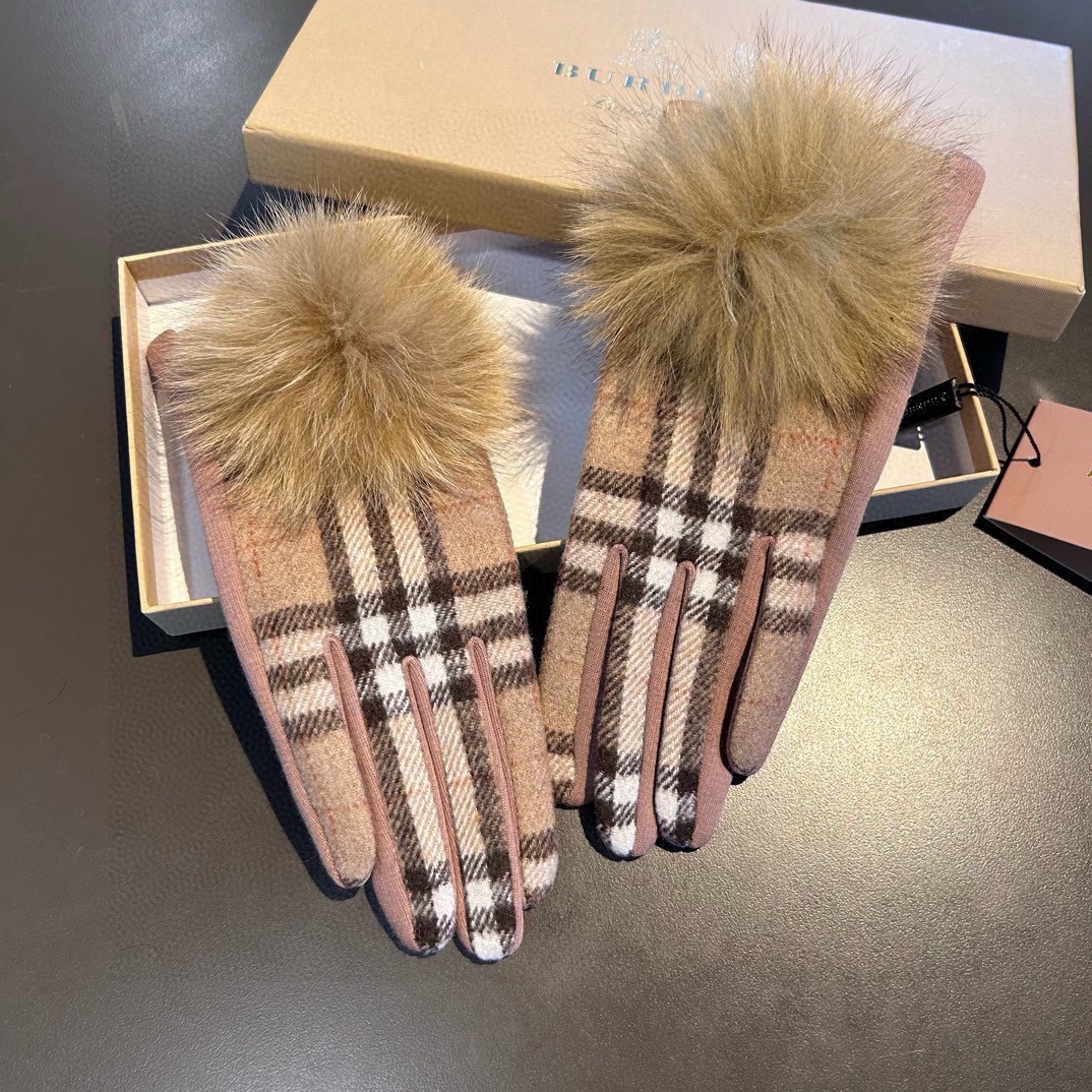 巴宝莉BURBERRY 专柜新品羊毛手套，时尚手套，秋冬保暖加绒内里，经典格子，上手超舒适柔软、百搭！均