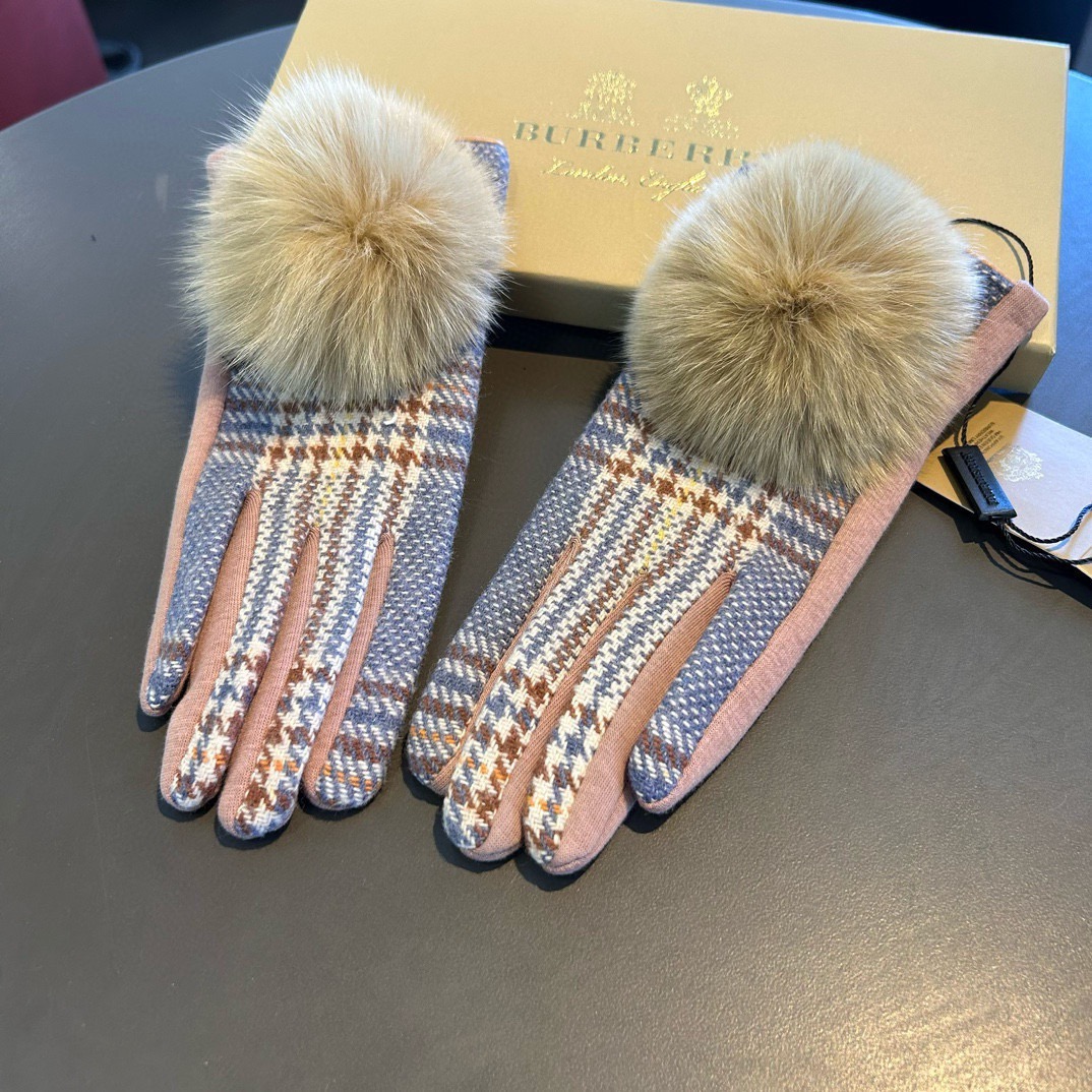 巴宝莉BURBERRY 专柜新品羊毛手套，时尚手套，秋冬保暖加绒内里，经典格子，上手超舒适柔软、百搭！均