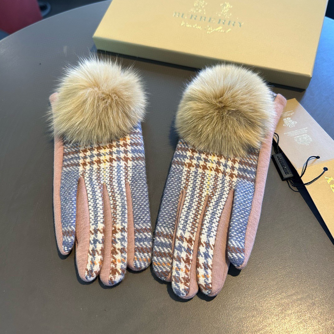 巴宝莉BURBERRY 专柜新品羊毛手套，时尚手套，秋冬保暖加绒内里，经典格子，上手超舒适柔软、百搭！均