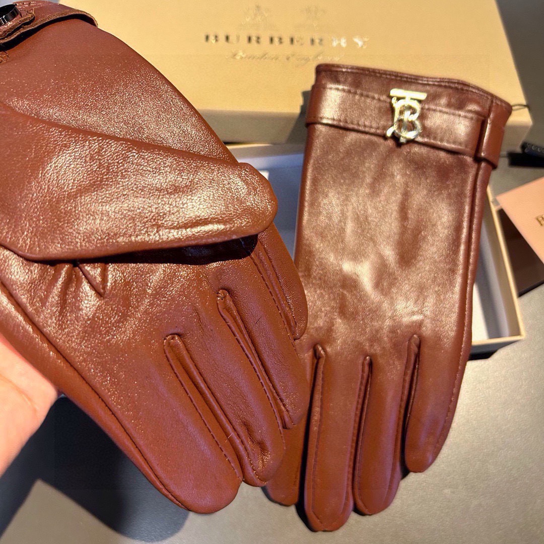 巴宝莉BURBERRY 专柜新品羊皮手套，时尚手套，秋冬保暖加绒内里，经典简洁💕上手超舒适柔软、百搭！码