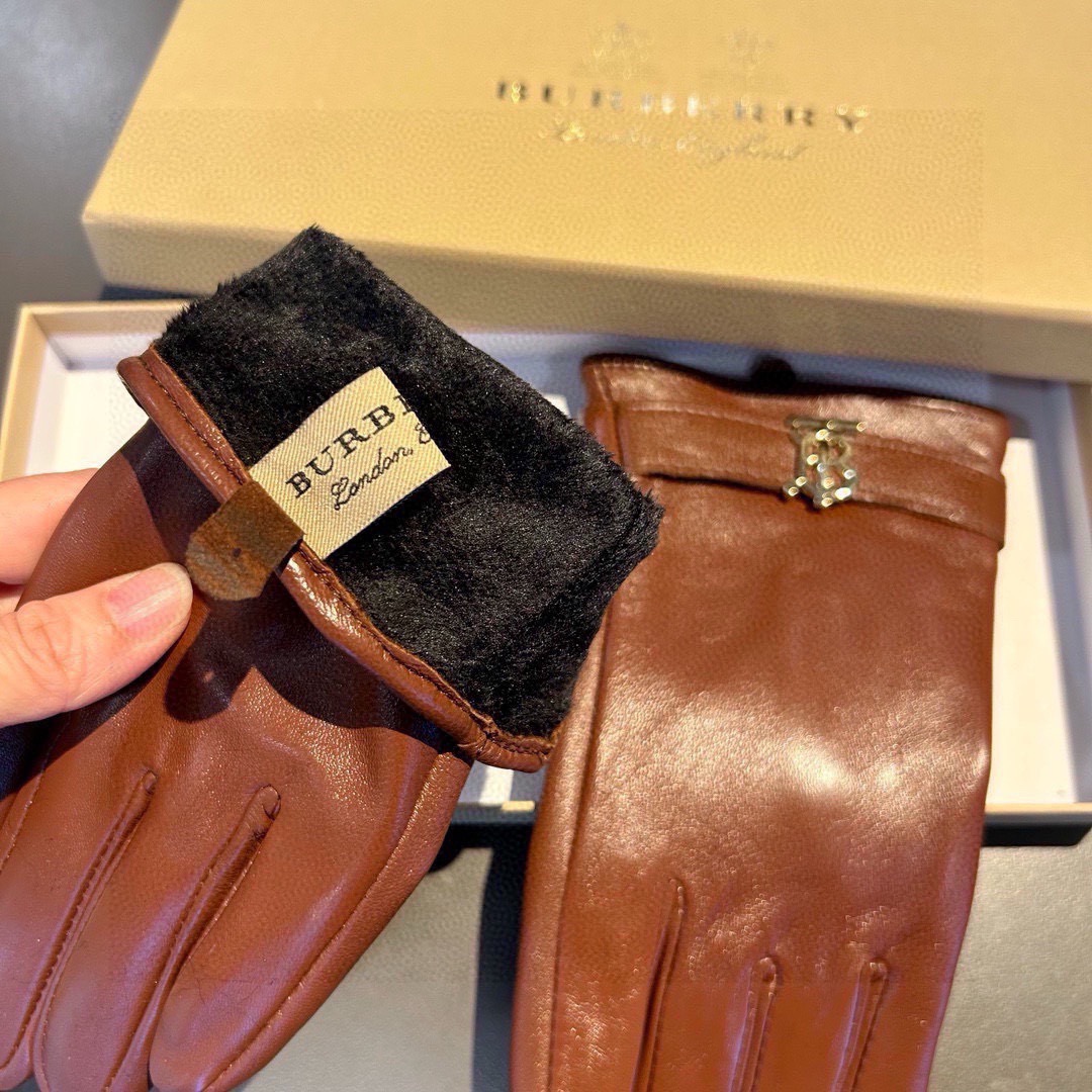 巴宝莉BURBERRY 专柜新品羊皮手套，时尚手套，秋冬保暖加绒内里，经典简洁💕上手超舒适柔软、百搭！码