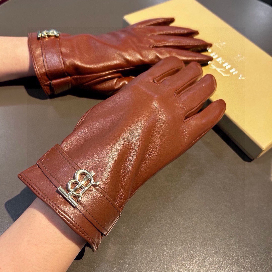 巴宝莉BURBERRY 专柜新品羊皮手套，时尚手套，秋冬保暖加绒内里，经典简洁💕上手超舒适柔软、百搭！码