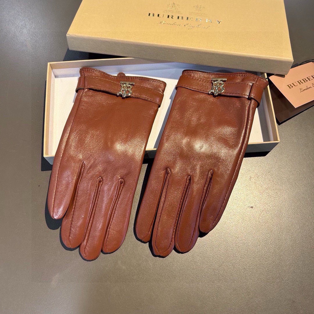 巴宝莉BURBERRY 专柜新品羊皮手套，时尚手套，秋冬保暖加绒内里，经典简洁💕上手超舒适柔软、百搭！码