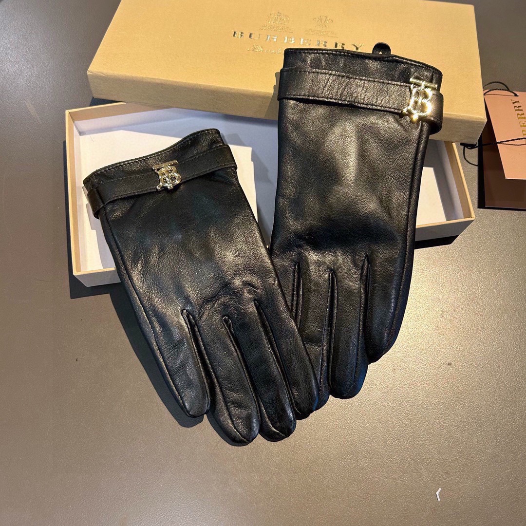巴宝莉BURBERRY 专柜新品羊皮手套，时尚手套，秋冬保暖加绒内里，经典简洁💕上手超舒适柔软、百搭！码