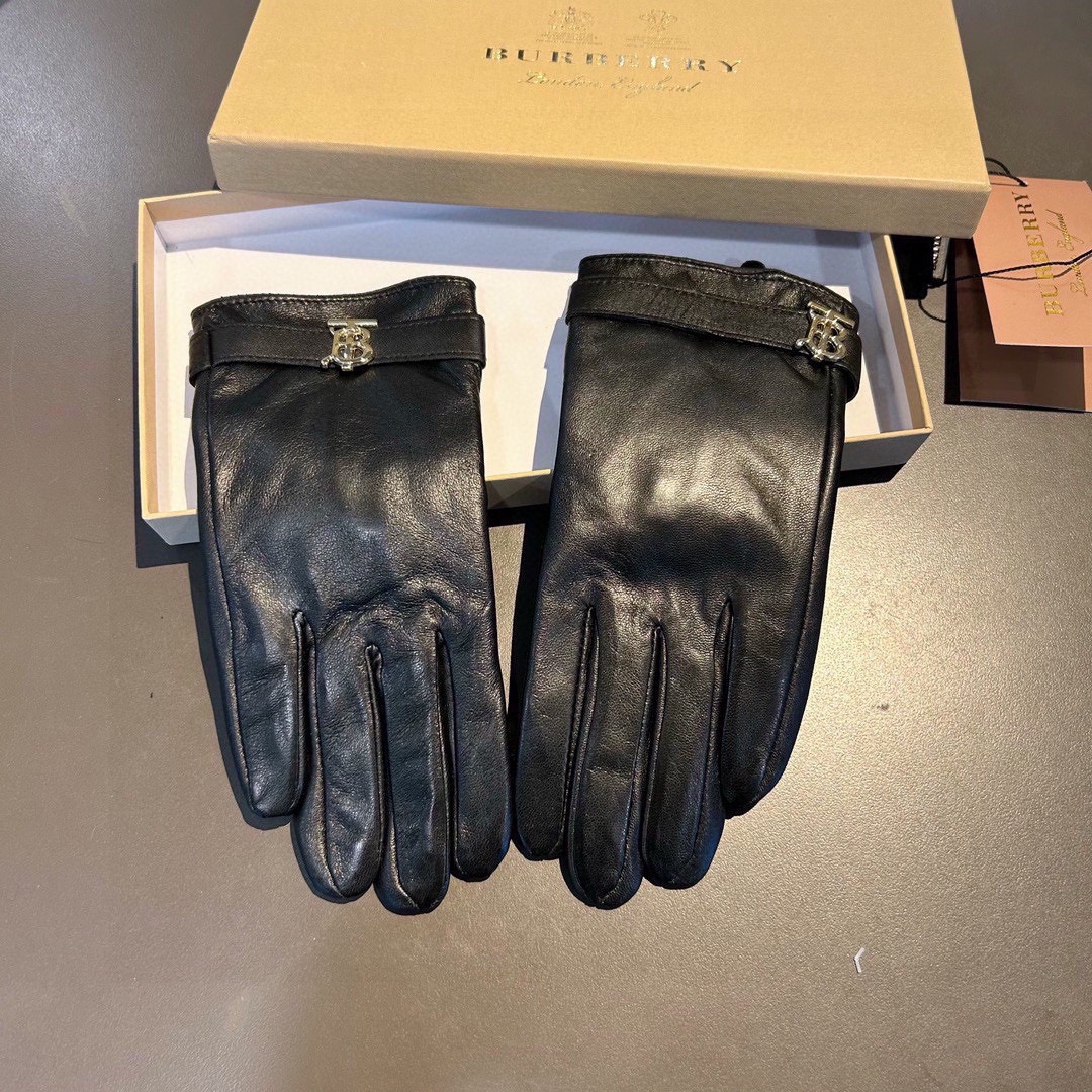 巴宝莉BURBERRY 专柜新品羊皮手套，时尚手套，秋冬保暖加绒内里，经典简洁💕上手超舒适柔软、百搭！码
