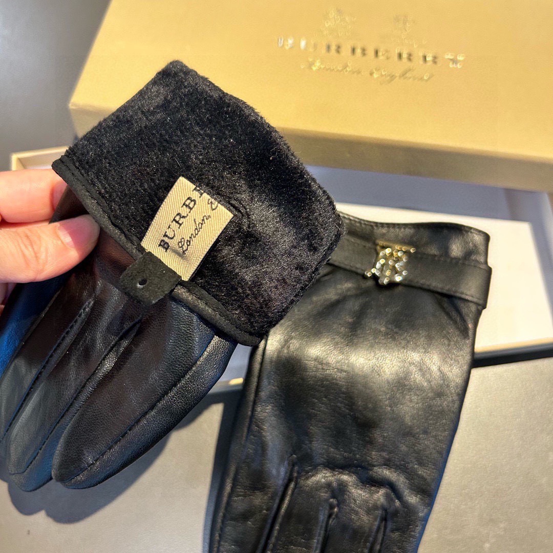 巴宝莉BURBERRY 专柜新品羊皮手套，时尚手套，秋冬保暖加绒内里，经典简洁💕上手超舒适柔软、百搭！码