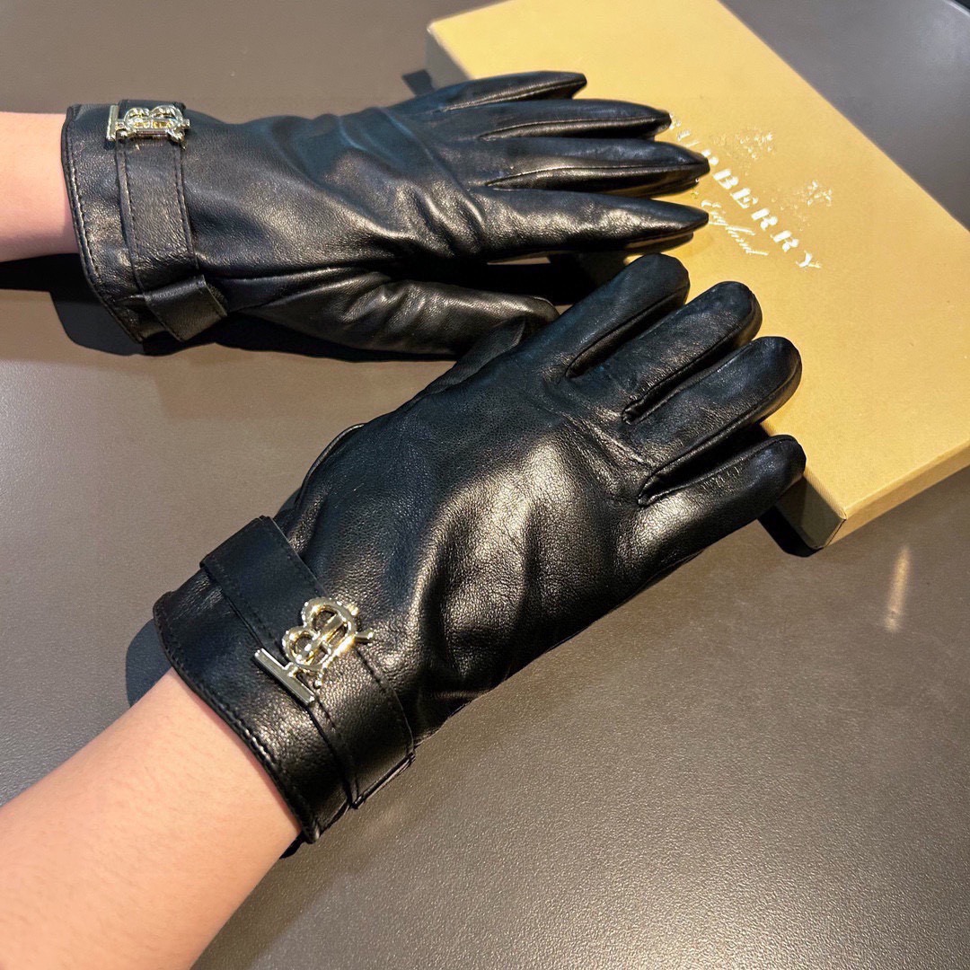 巴宝莉BURBERRY 专柜新品羊皮手套，时尚手套，秋冬保暖加绒内里，经典简洁💕上手超舒适柔软、百搭！码
