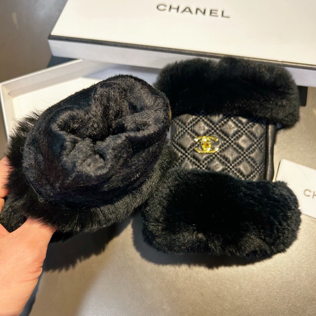 Chanel 香奈儿2025秋冬短款懒兔毛手套👍值得对比。。同款不同品质，秒杀市场差产品，进口一级羊皮➕