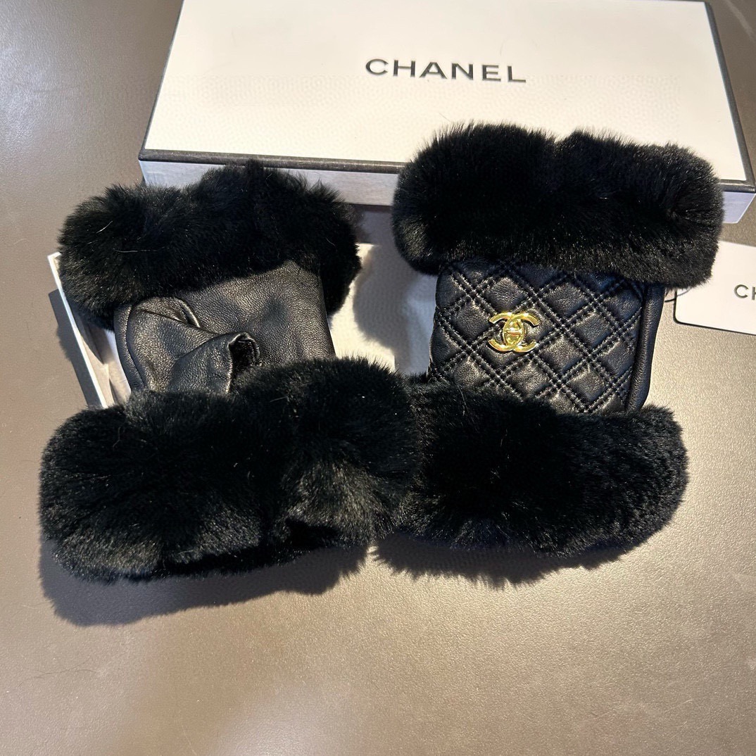 Chanel 香奈儿2025秋冬短款懒兔毛手套👍值得对比。。同款不同品质，秒杀市场差产品，进口一级羊皮➕